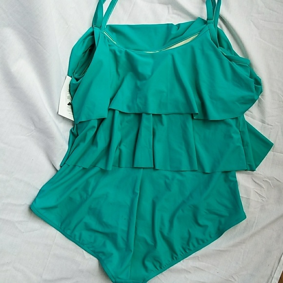 Maxine of Hollywood Plus Size Tiered 1-Pc Swimsuit - Picture 5 of 8